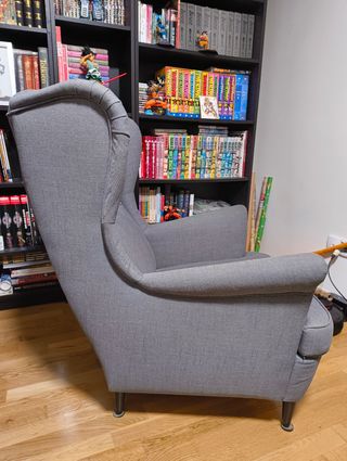 Sillón orejero IKEA Strandmon gris