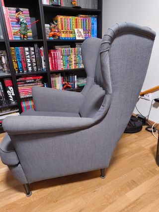 Sillón orejero IKEA Strandmon gris