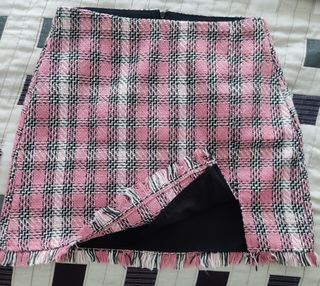 Mini Falda Stradivarius Rosa nueva sin etiquetas.