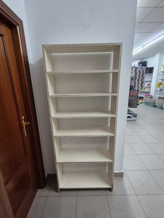 Estantería blanca de madera