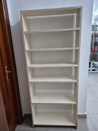 Estantería blanca de madera