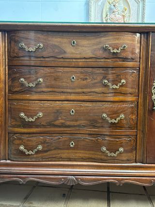 Gran aparador bajo de madera