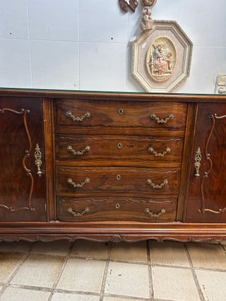 Gran aparador bajo de madera