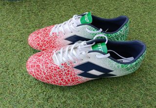 Botas fútbol Lotto.