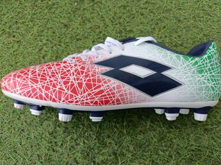 Botas fútbol Lotto.