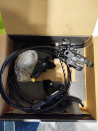 Se venden frenos de disco Shimano deore nuevos.