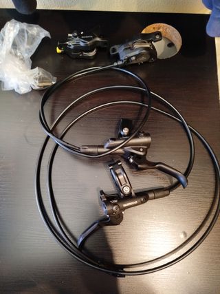 Se venden frenos de disco Shimano deore nuevos.