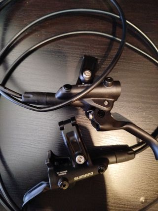 Se venden frenos de disco Shimano deore nuevos.
