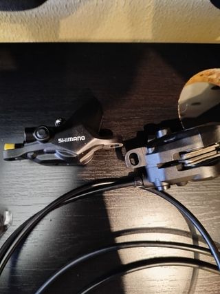 Se venden frenos de disco Shimano deore nuevos.