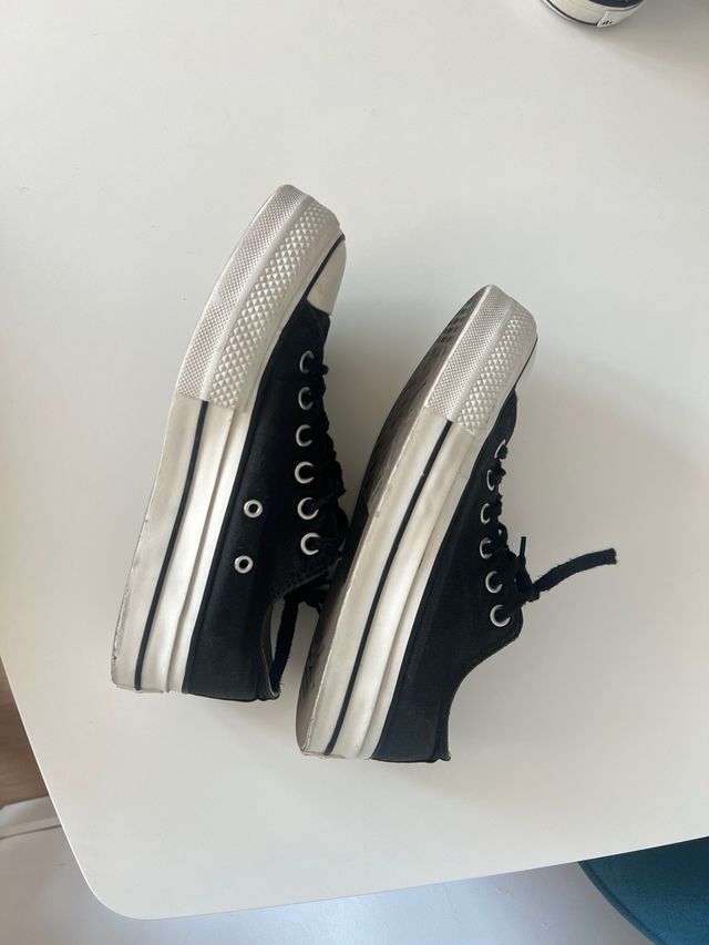 Converse negras plataforma