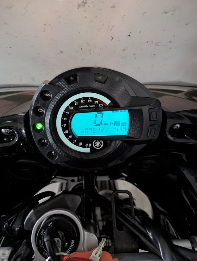 Yamaha Fazer 600 negra