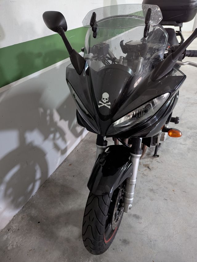 Yamaha Fazer 600 negra
