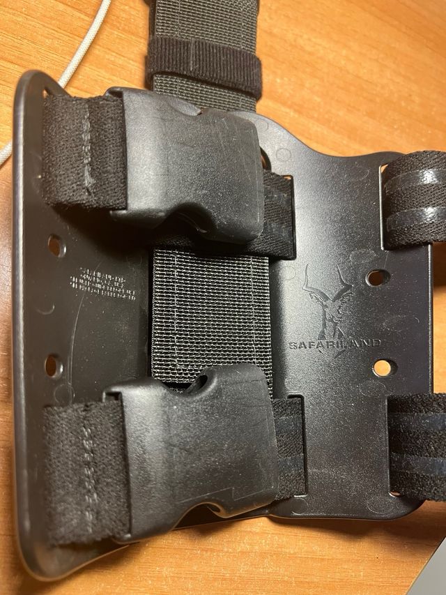 Funda Safariland Glock 17 con linterna