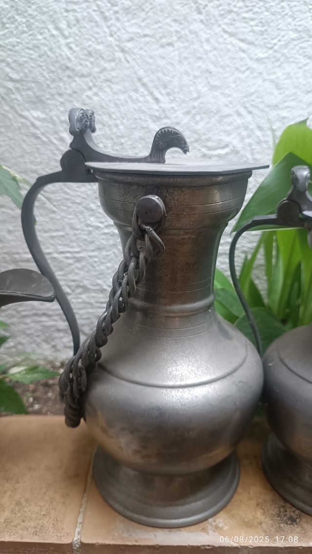 Caraffe antiche in peltro