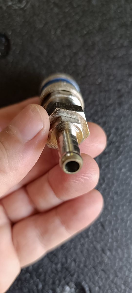 Due raccordi rapidi aria compressa in inox