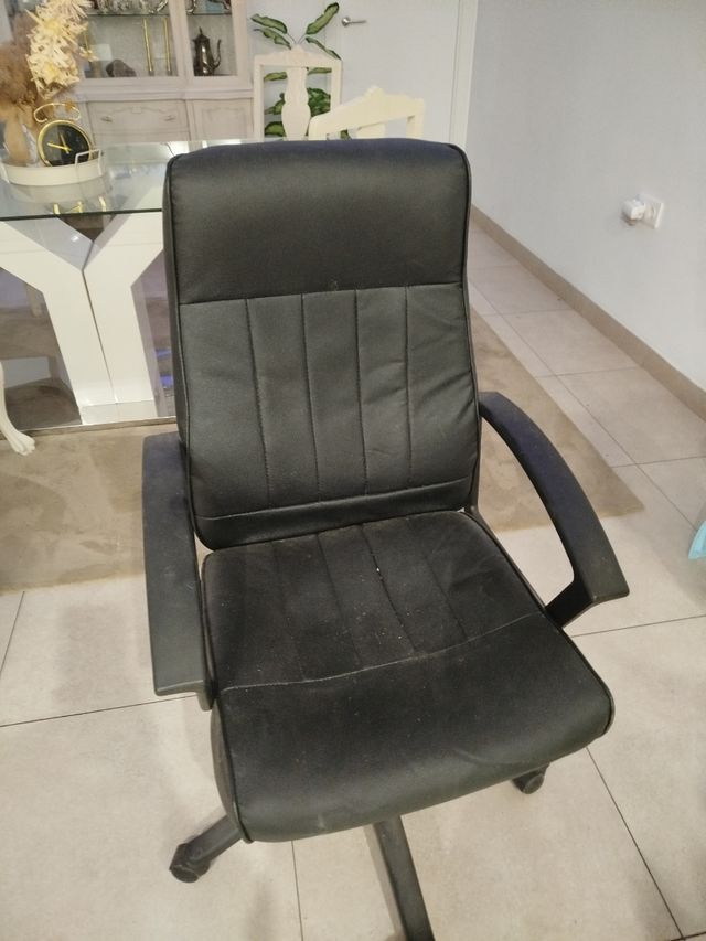 Silla escritorio negra - piel sintética