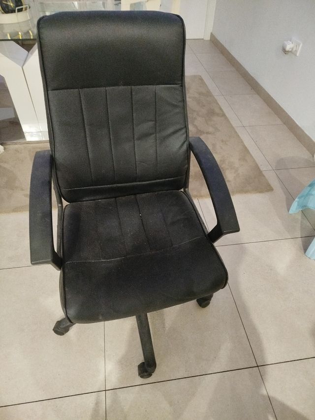 Silla escritorio negra - piel sintética