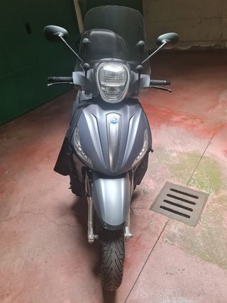 Piaggio Beverly 300 grigio scuro
