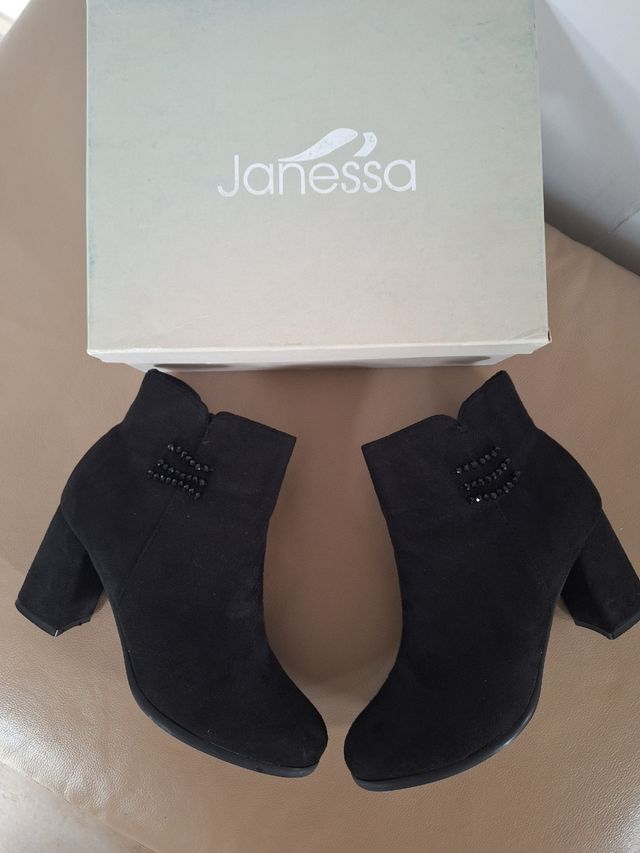 Tronchetti neri scamosciati 40