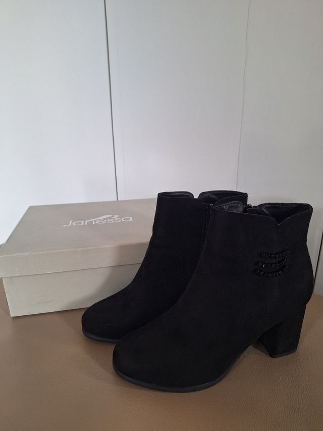 Tronchetti neri scamosciati 40