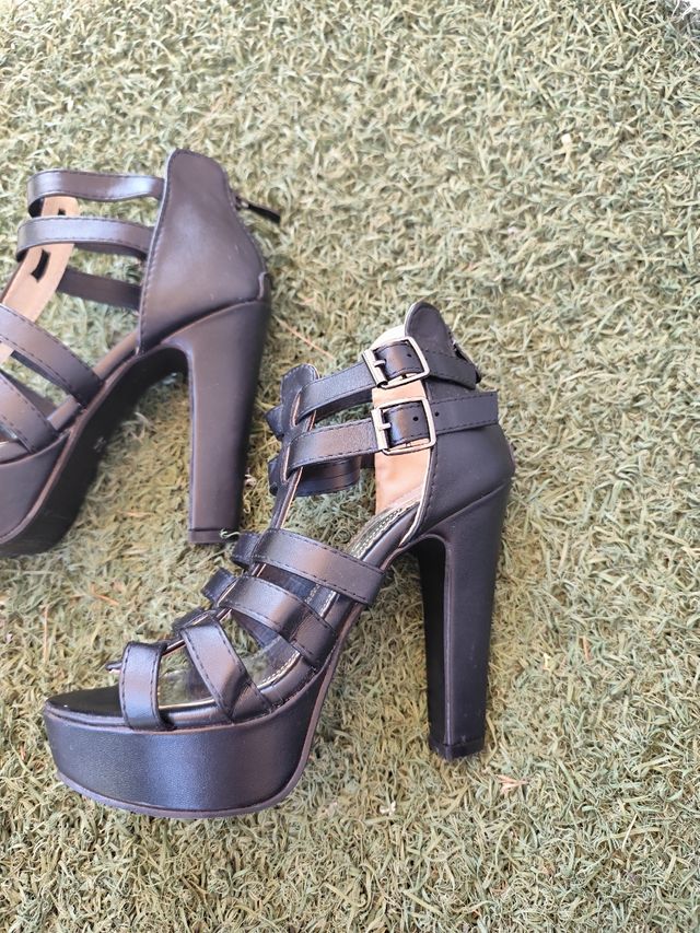Tacones negros , talla 34