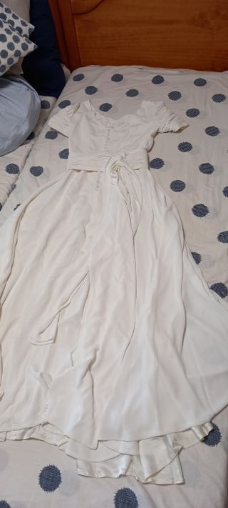 Bonito y elegante vestido novia blanco 