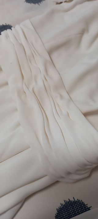 Bonito y elegante vestido novia blanco 