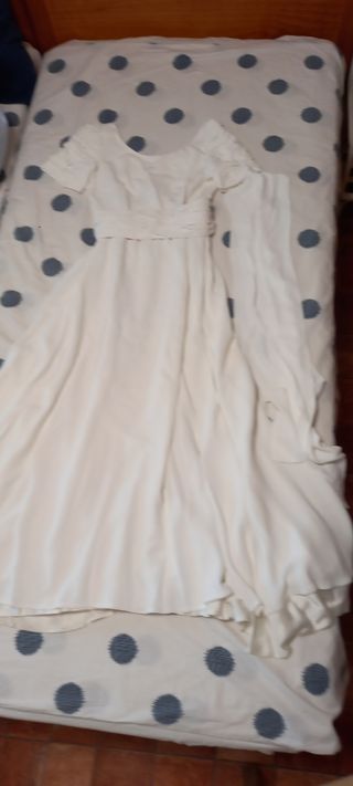 Bonito y elegante vestido novia blanco 