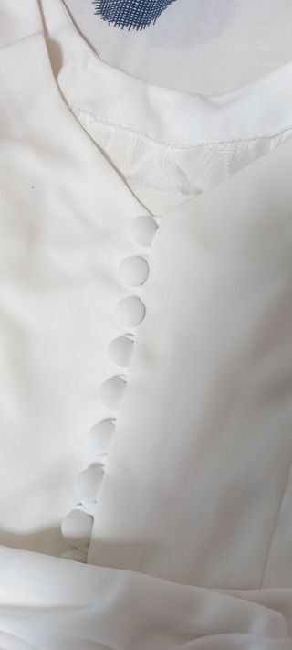 Bonito y elegante vestido novia blanco 
