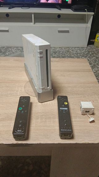 Wii blanca + mandos + juegos