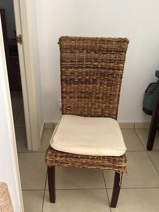 Mesa y 4 sillas ratán