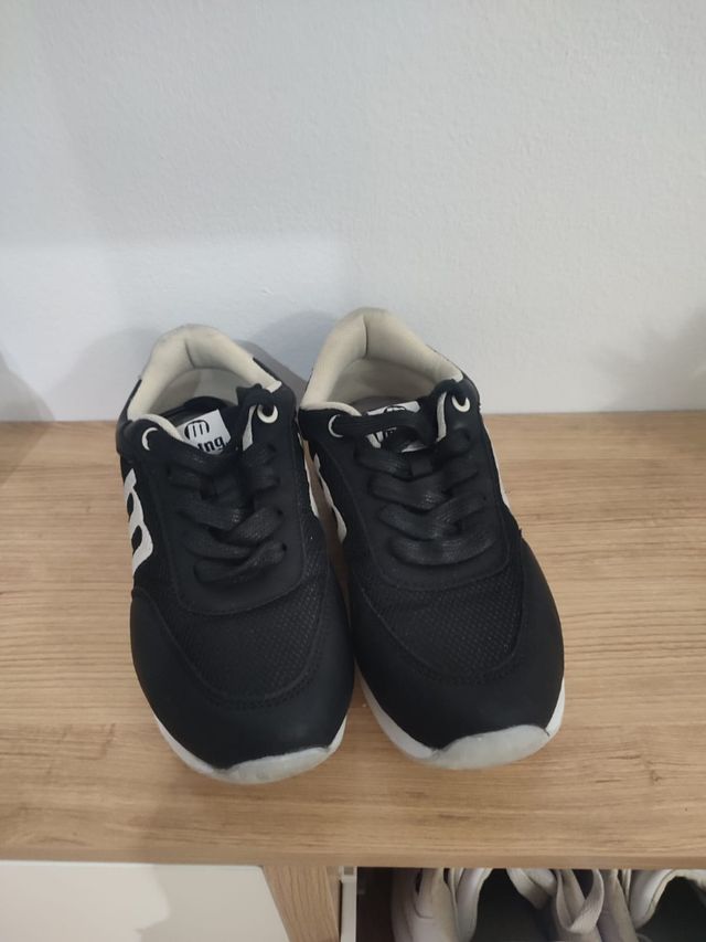 Zapatillas Mustang negras mujer