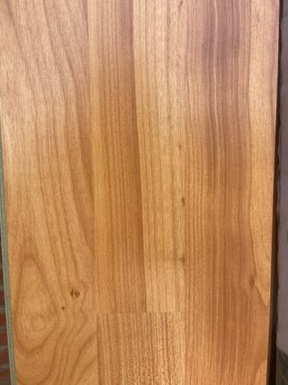 Suelo laminado madera sintética. 