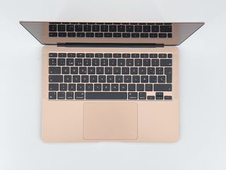 MacBook Air 13" (2019) Intel Core i5 1.6GHz 2 núcleos - SSD 128Gb - 8GB RAM - Dorado