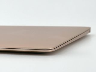 MacBook Air 13" (2019) Intel Core i5 1.6GHz 2 núcleos - SSD 128Gb - 8GB RAM - Dorado