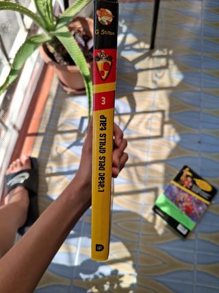 2 libros de "Superherois" de Geronimo Stilton