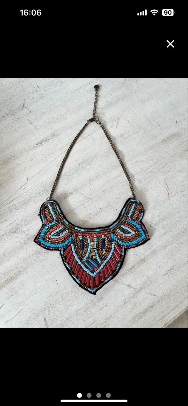Collar étnico azul y rojo