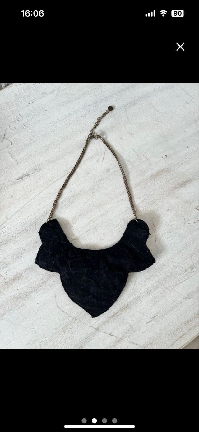 Collar étnico azul y rojo