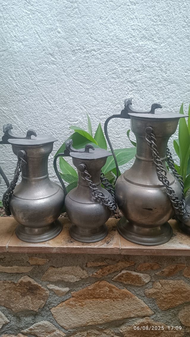 Caraffe svizzere in peltro Molto ben conservato