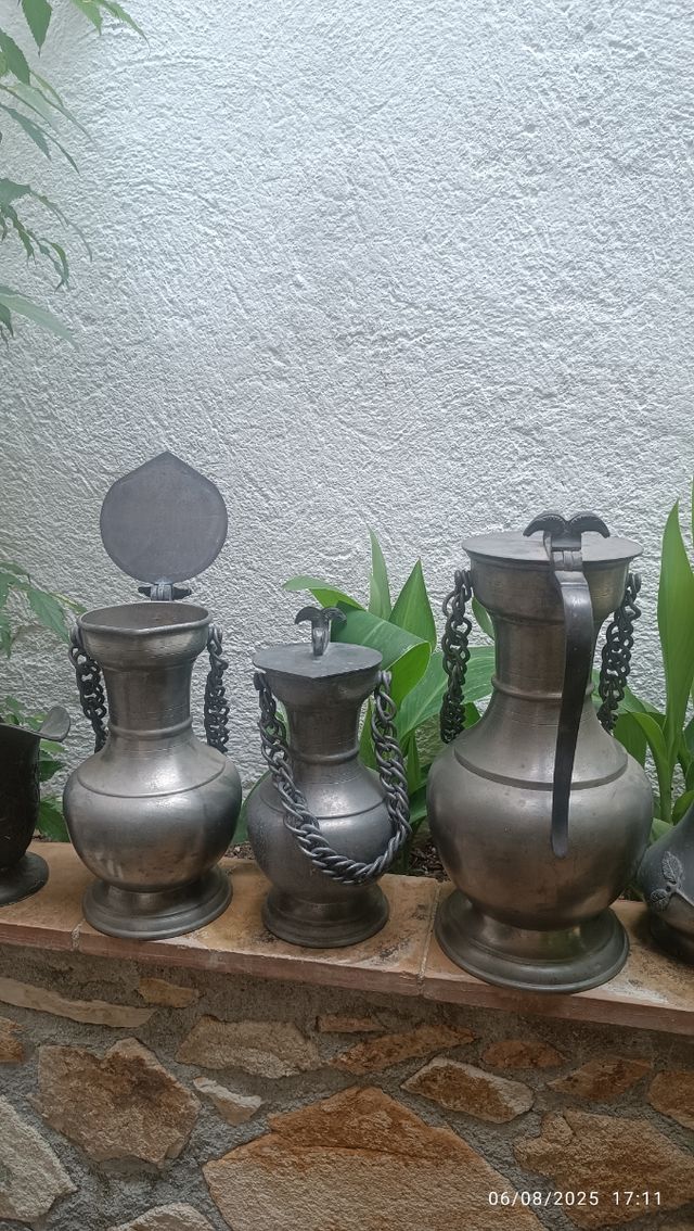 Caraffe svizzere in peltro Molto ben conservato