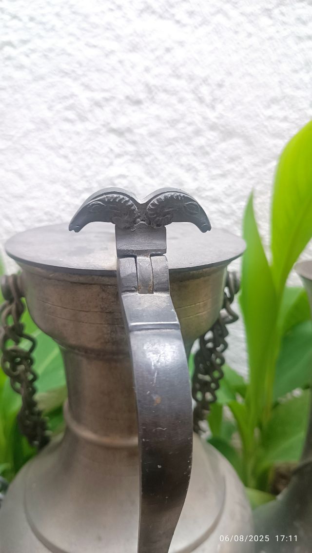 Caraffe svizzere in peltro Molto ben conservato