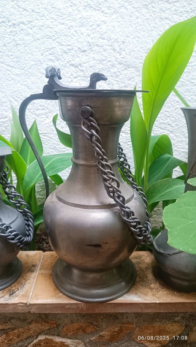 Caraffe svizzere in peltro Molto ben conservato