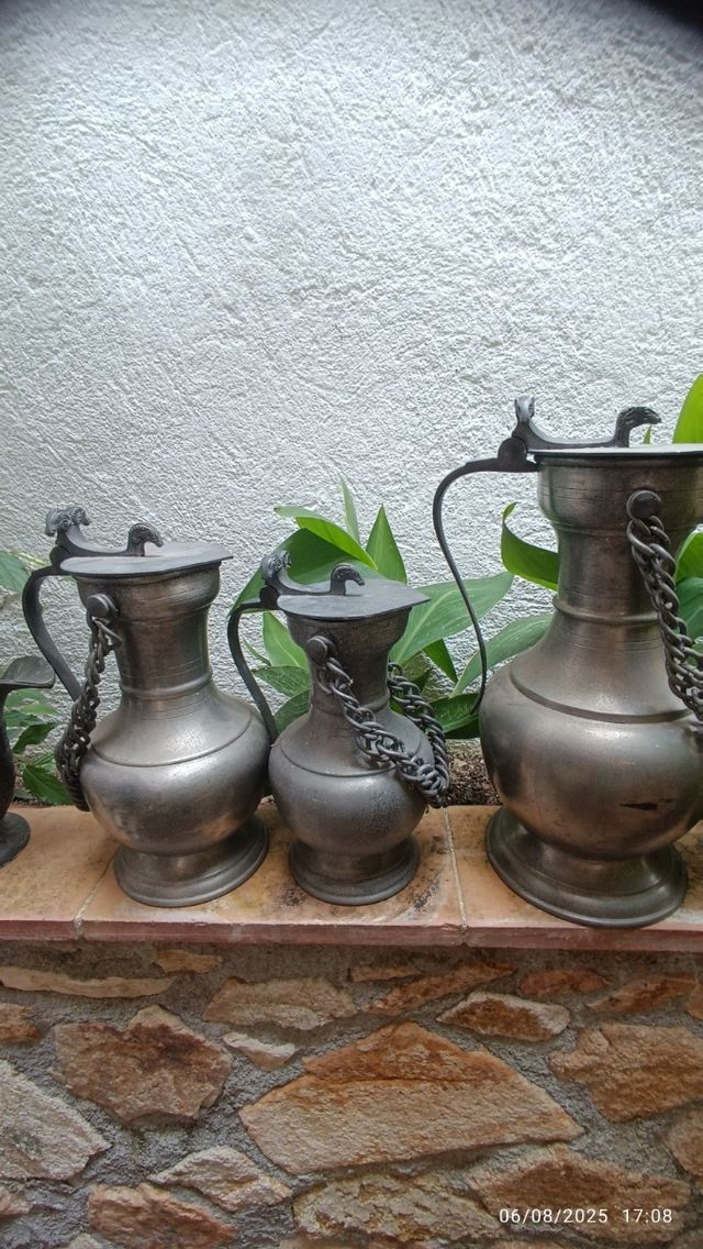 Caraffe svizzere in peltro Molto ben conservato