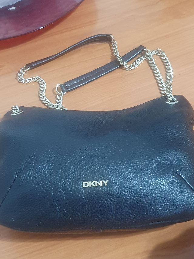 Bolso DKNY negro - Cadena dorada