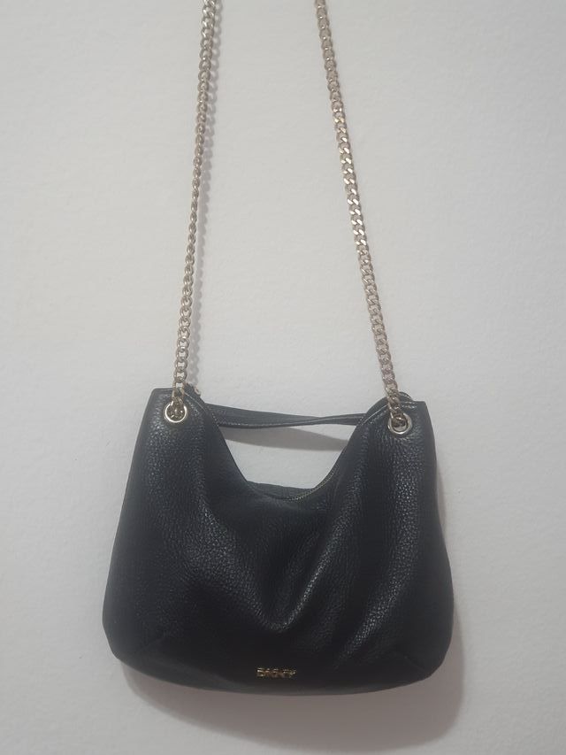 Bolso DKNY negro - Cadena dorada