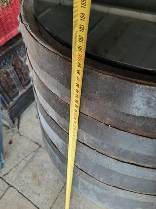 2 botti trasformate in tavoli in vetro