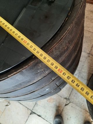 2 botti trasformate in tavoli in vetro