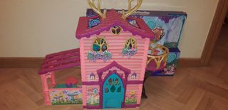 Casa Enchantimals + muñeca. Caja
