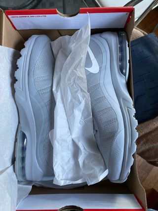 Zapatillas Nike Air Max Invigor Gris