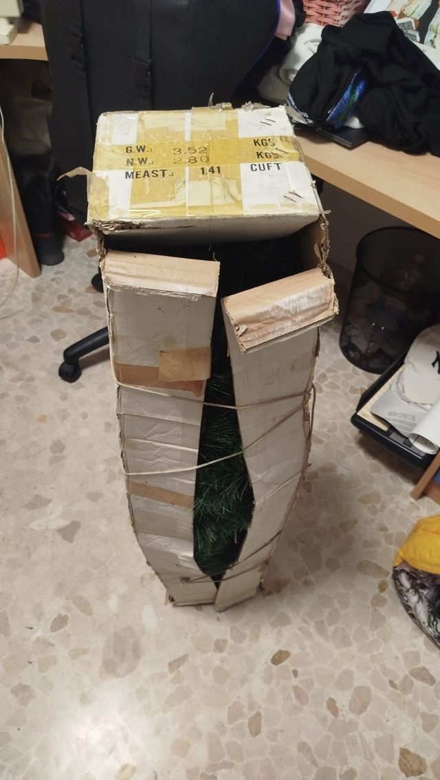 Árbol Navidad Realista (PRECIO NEGOCIABLE)